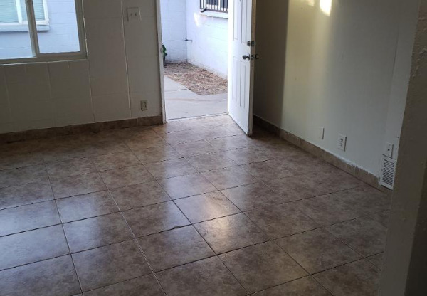 15 E SAN JOAQUIN ST
