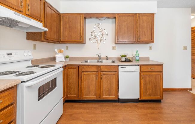 2 beds, 1 bath, 950 sqft, $1,400, Unit 1021 Parkside Court South