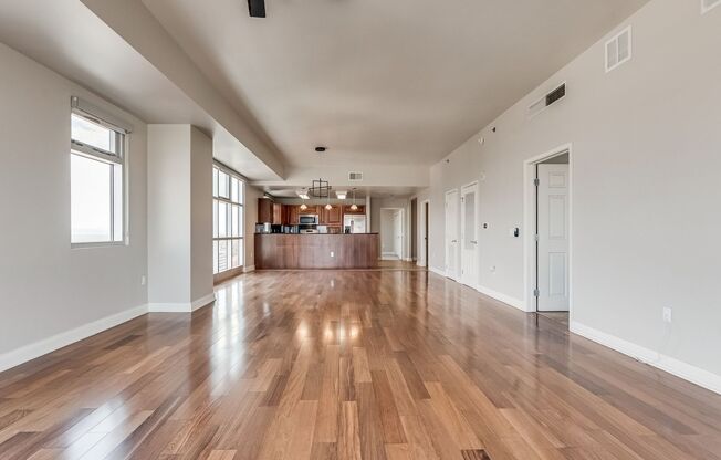 Spacious 3bd/2.5ba residence with City & Mountain Views