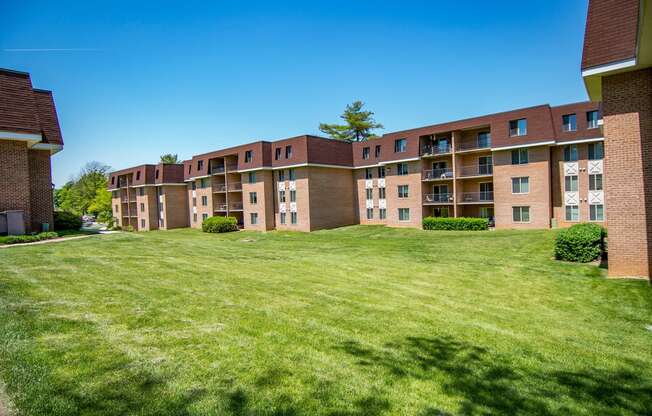 Oakton Park Apartments Building Exterior 35