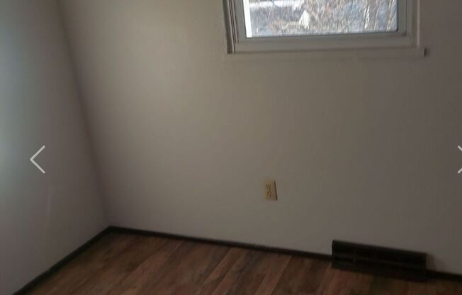 2 beds, 1 bath, $895, Unit H