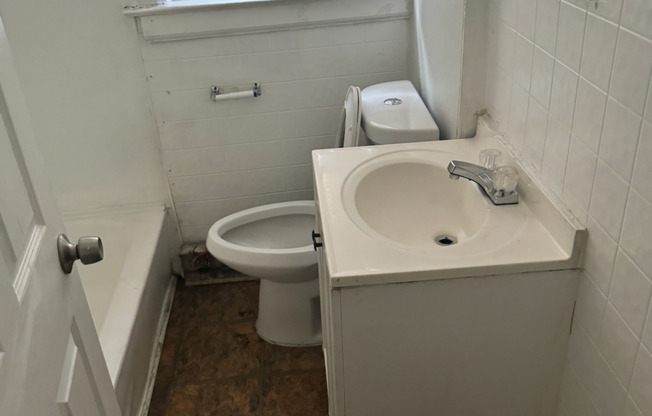 1 bed, 1 bath, 700 sqft, $700, Unit Santa Rosa 2