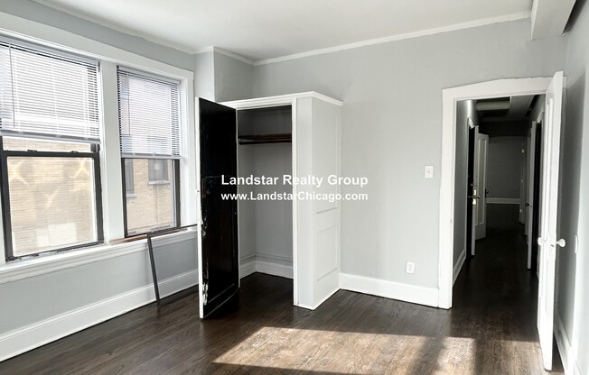 1030 E HYDE PARK BLVD