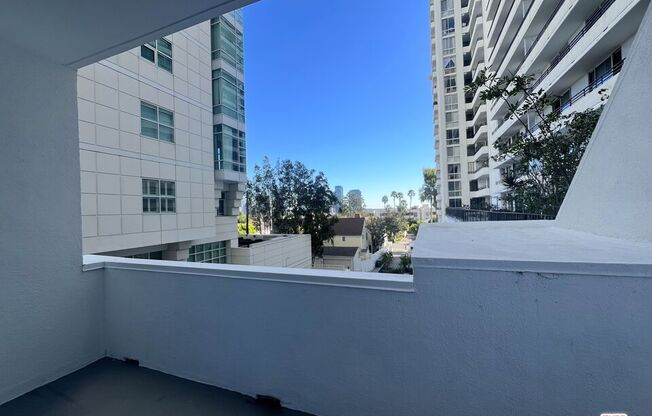 1 bed, 1.5 baths, 1,943 sqft, $5,200, Unit 402