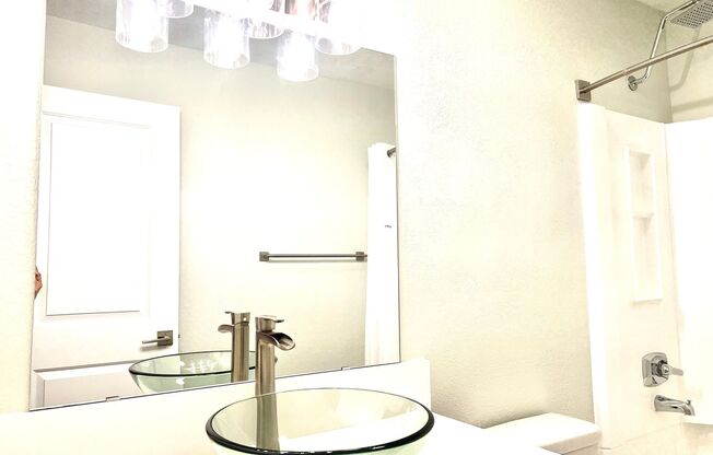 2 beds, 2 baths, 992 sqft, $2,355, Unit 165 (Furnished)
