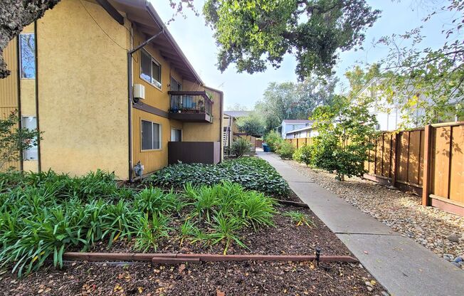 2 Bedroom 2 Bathroom Unit Close to Downtown Menlo Park