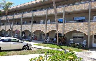 1/1 condo - 55+ community