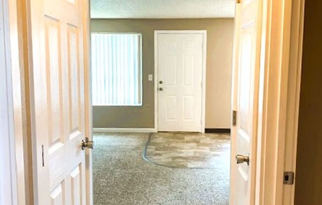 2 beds, 1 bath, 830 sqft, $1,250, Unit B-205