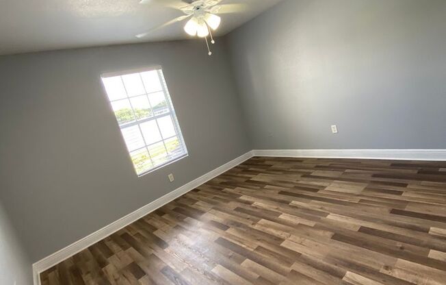 1/1 in the Heart of Brandon with a lake view!