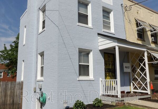 4612 BASS PL SE