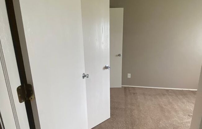 2 beds, 1 bath, 869 sqft, $1,139, Unit 12746T