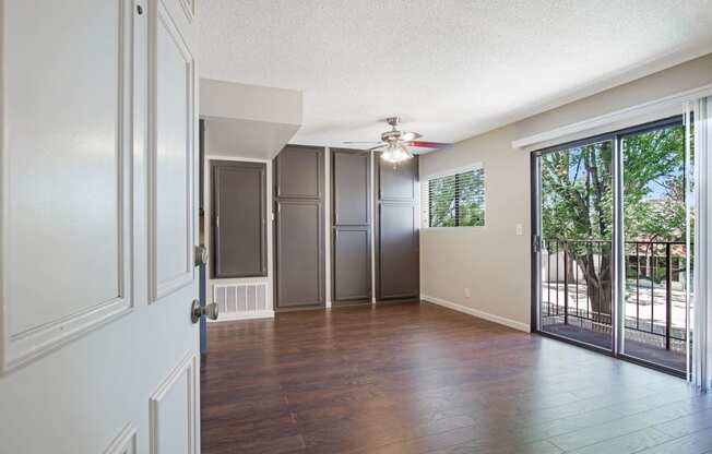 Welcome to Superior Place Apartments and Townhomes in Northridge