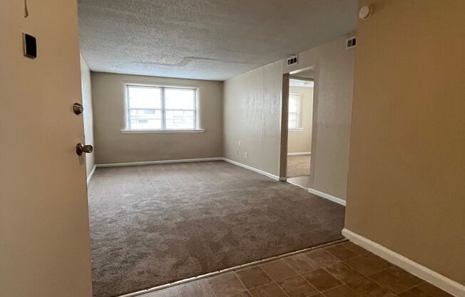 2 beds, 1 bath, $700