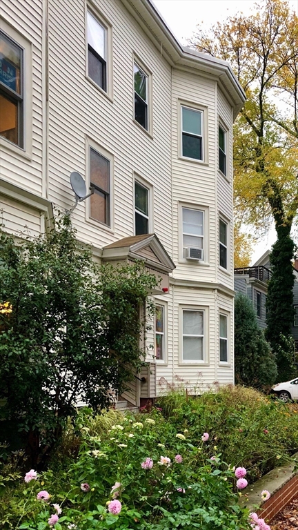 11 TUFTS ST
