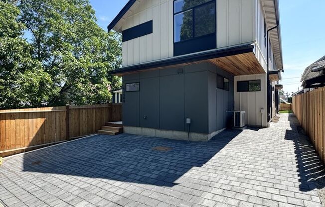 50% off on 1st month rent special on brand new 2 bed 2.5 bath 2-story home in south Seattle