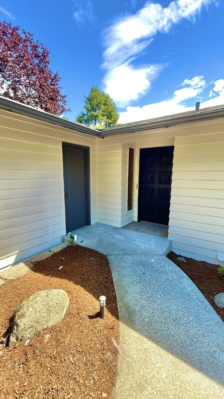 9524 15 AVE NE