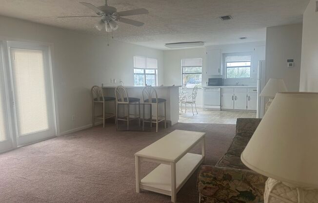 2 beds, 1 bath, $1,350, Unit Upper