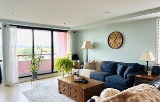 1 bed, 1 bath, 857 sqft, $3,400, Unit 5-5S