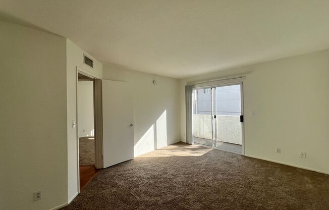 2 beds, 2 baths, 998 sqft, $2,695, Unit 206