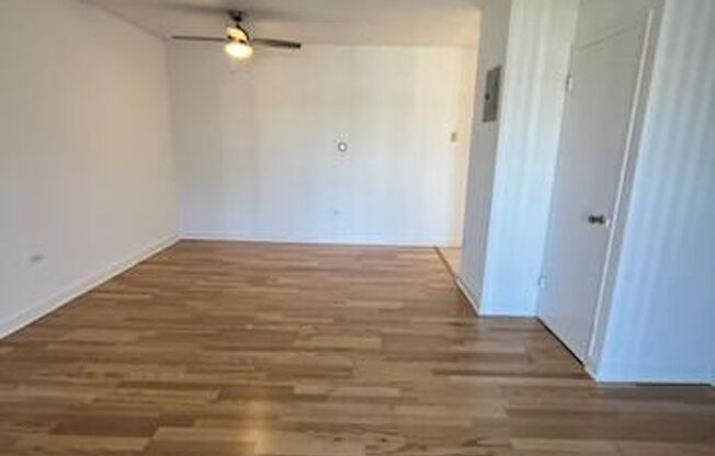 Elmhurst One Bedroom Apartment ~ Parking Included ~ Cats Welcome