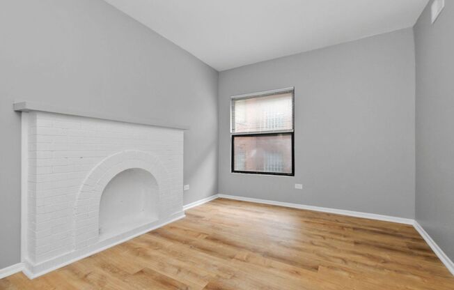 2 beds, 1 bath, 675 sqft, $1,595, Unit 4244 1/2 - 2E