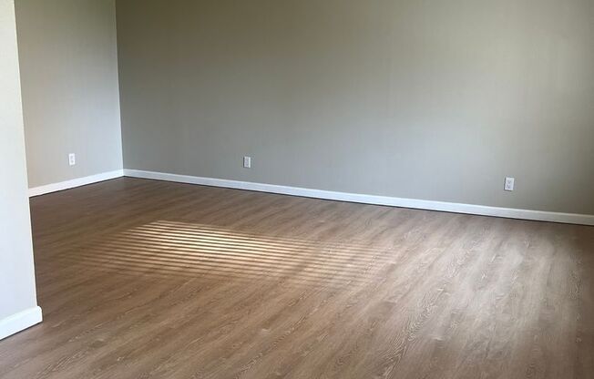 2 beds, 1 bath, 856 sqft, $1,850, Unit 105