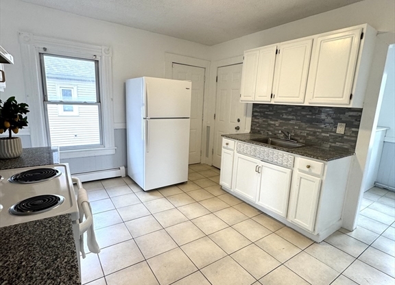 3 beds, 1 bath, 1,200 sqft, $1,900, Unit 2