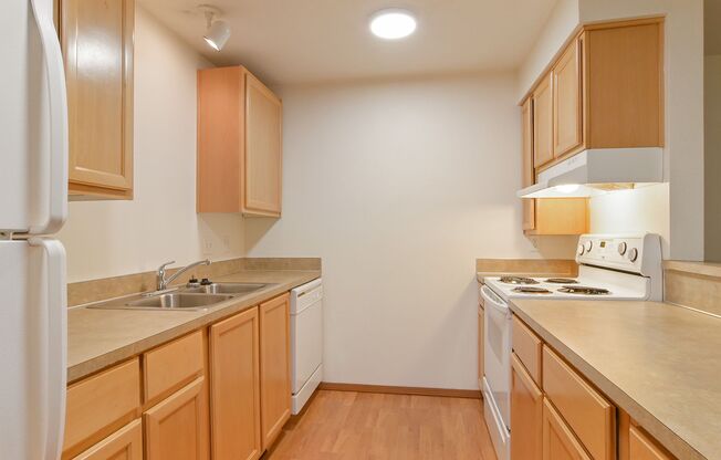 3 beds, 2 baths, $2,400, Unit 208