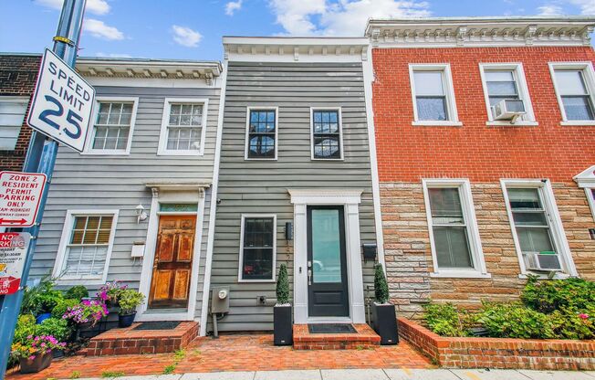 2 BED PLUS DEN!!! * Fully Furnished and Fabulous * Parking * Pets Welcome!!!