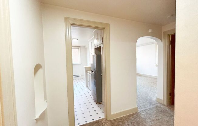 1 bed, 1 bath, 648 sqft, $1,495, Unit Mayfair - 09