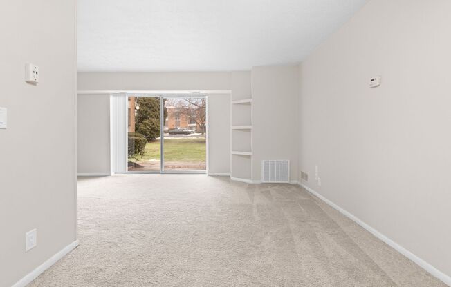 2 beds, 1 bath, 800 sqft, $1,100, Unit 379-206