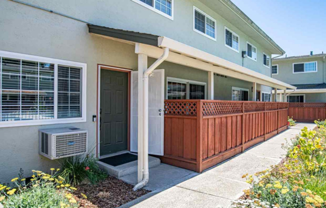 Charming & Spacious Townhome Located in San Leandro