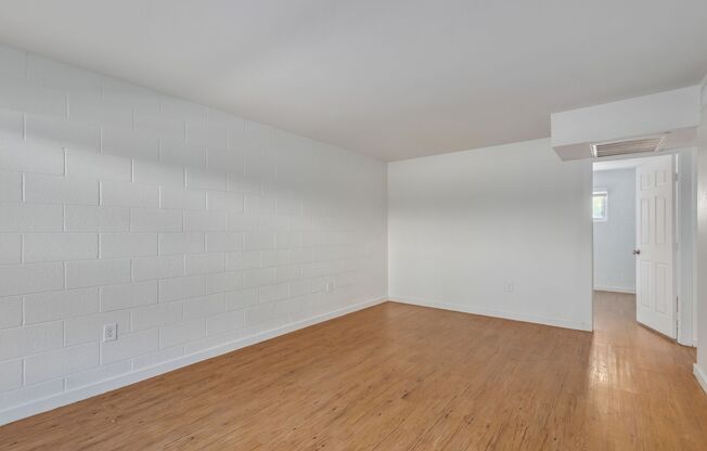 1 bed, 1 bath, 750 sqft, $1,350, Unit 11