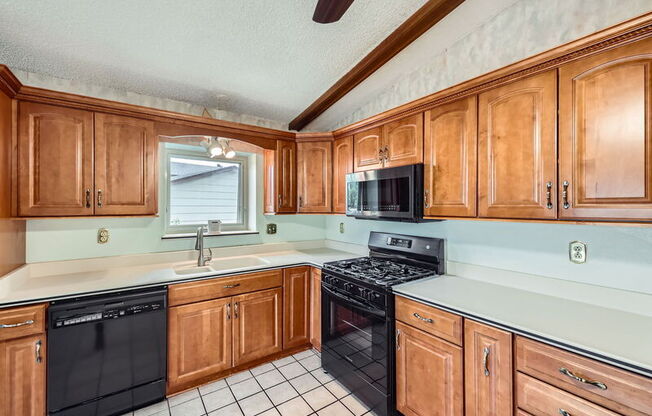 7649 SAFARI CIR