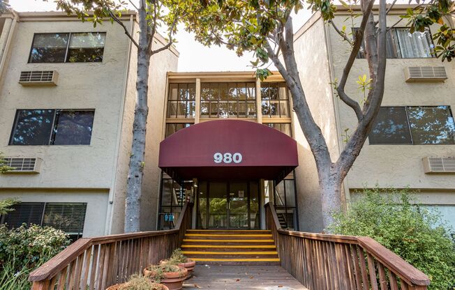 1 Bedroom 1 Bath Remodeled Condo Available Now!