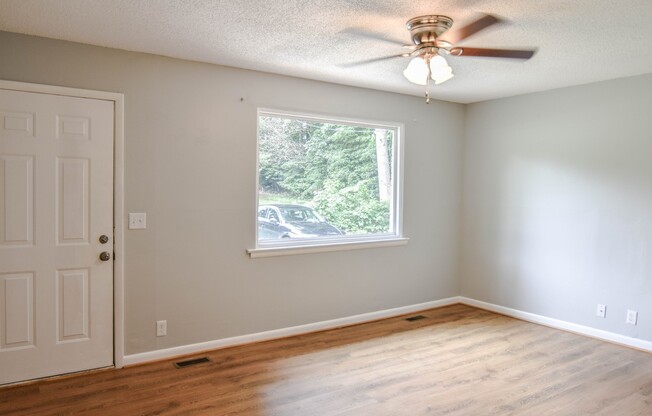 3 beds, 1 bath, $1,250