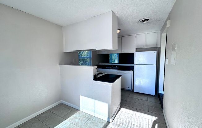 2 beds, 1 bath, 847 sqft, $1,495