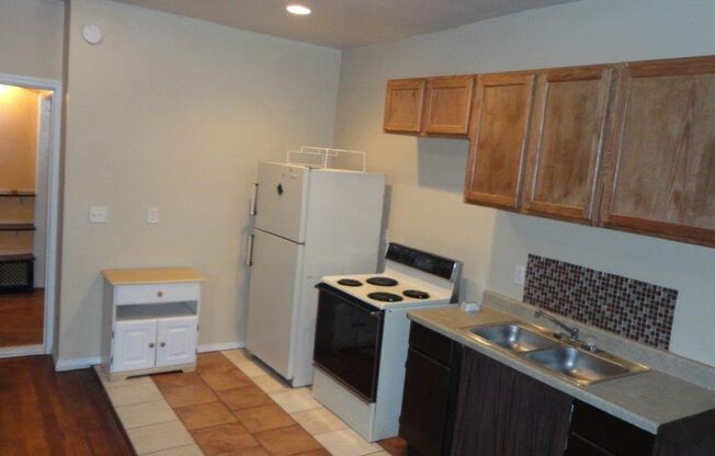 2 beds, 1 bath, $750