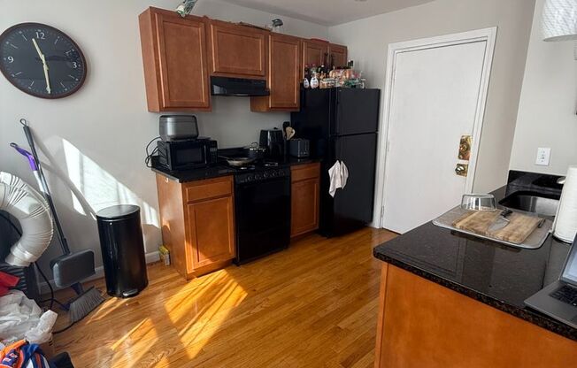 2 beds, 1 bath, $3,640, Unit 20