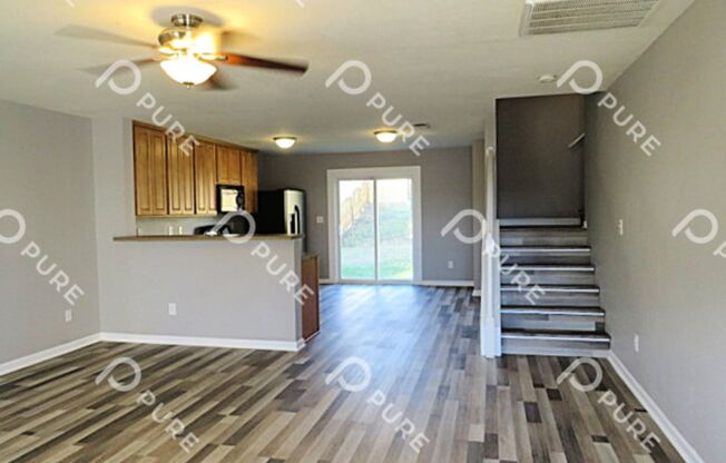 221 Whitestone Dr!