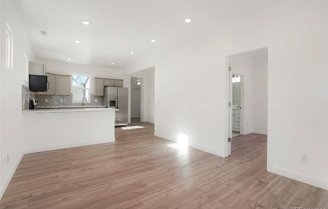 Spacious 2 Bed 2.5 Bath in the heart of Baker!