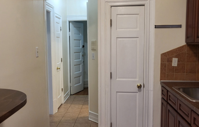 1 bed, 1 bath, $3,300, Unit 2