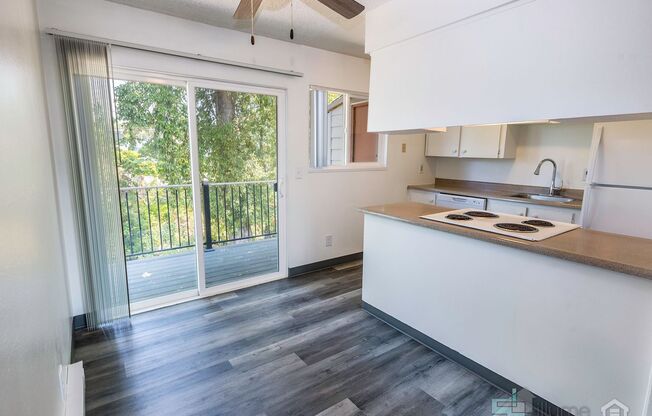 2 beds, 1 bath, 702 sqft, $1,550, Unit 33