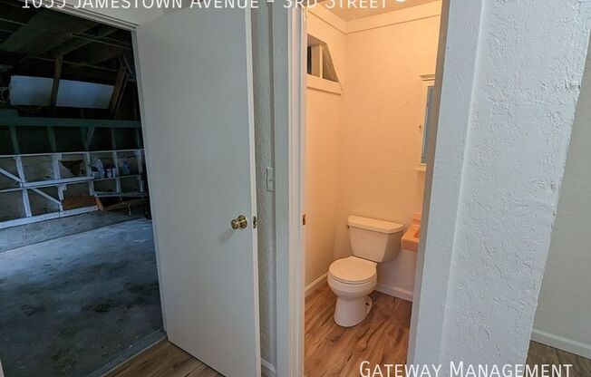 1055 JAMESTOWN AVE