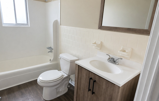 2 beds, 1 bath, 1,010 sqft, $1,150, Unit I01