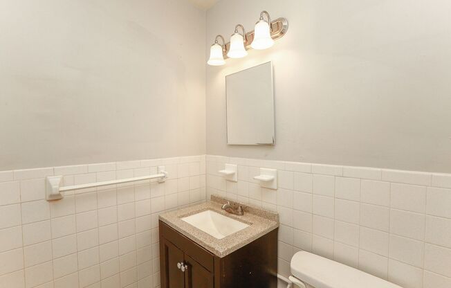 1 bed, 1 bath, 698 sqft, $1,150, Unit C2