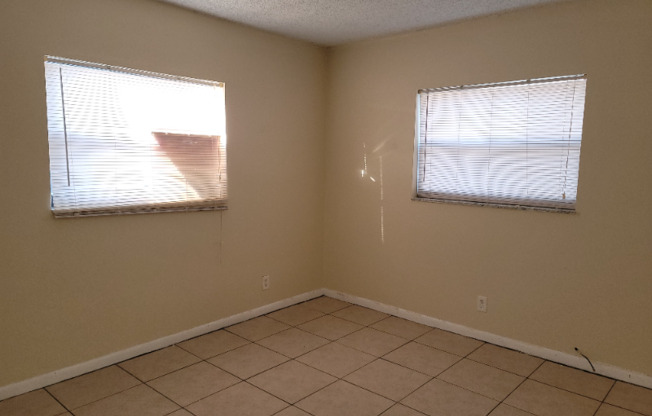 7311 NW 37 ST