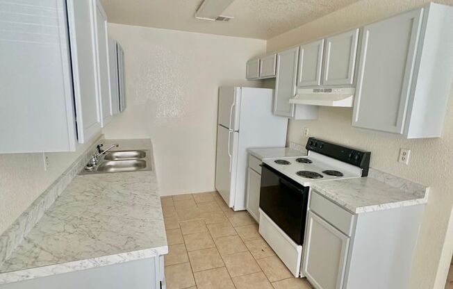 2 beds, 1 bath, 3,430 sqft, $745, Unit B