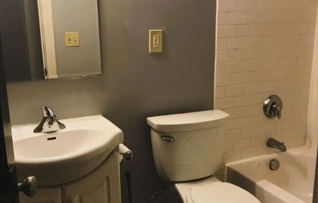 1 bed, 1 bath, 442 sqft, $999, Unit 606-24R