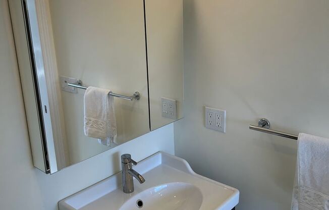 PRICE REDUCED!! Brand-New Glenview Highlands ADU with Stunning Bay & SFO Views – Utilities Included!